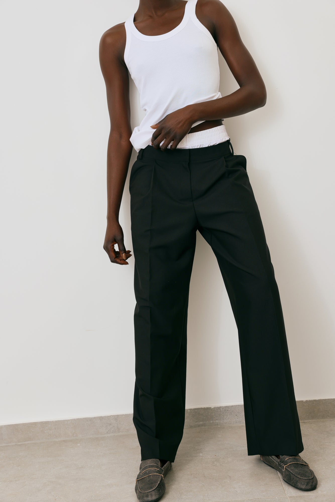 Tailored pants with rubber